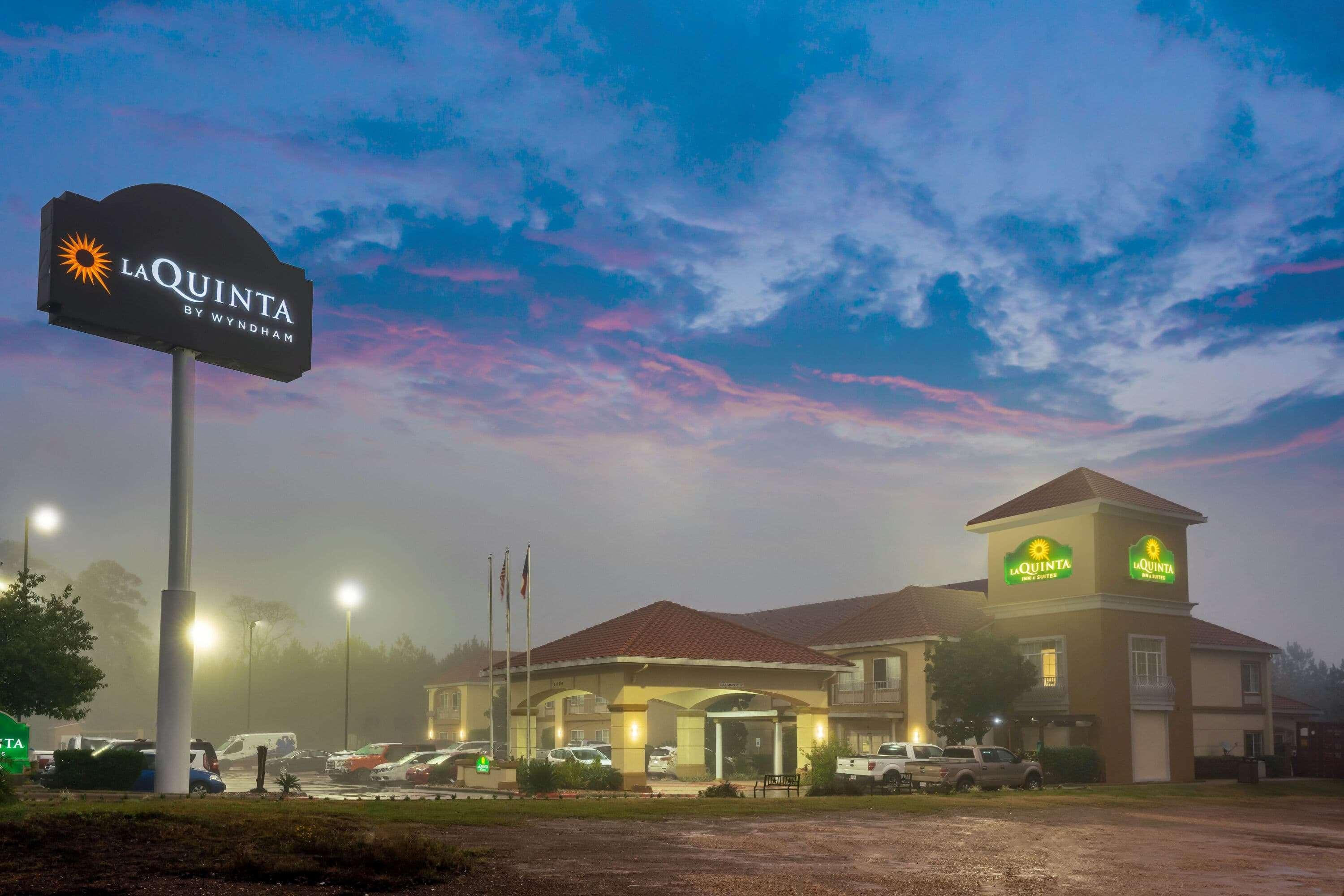 Отель La Quinta By Wyndham Конро Экстерьер фото